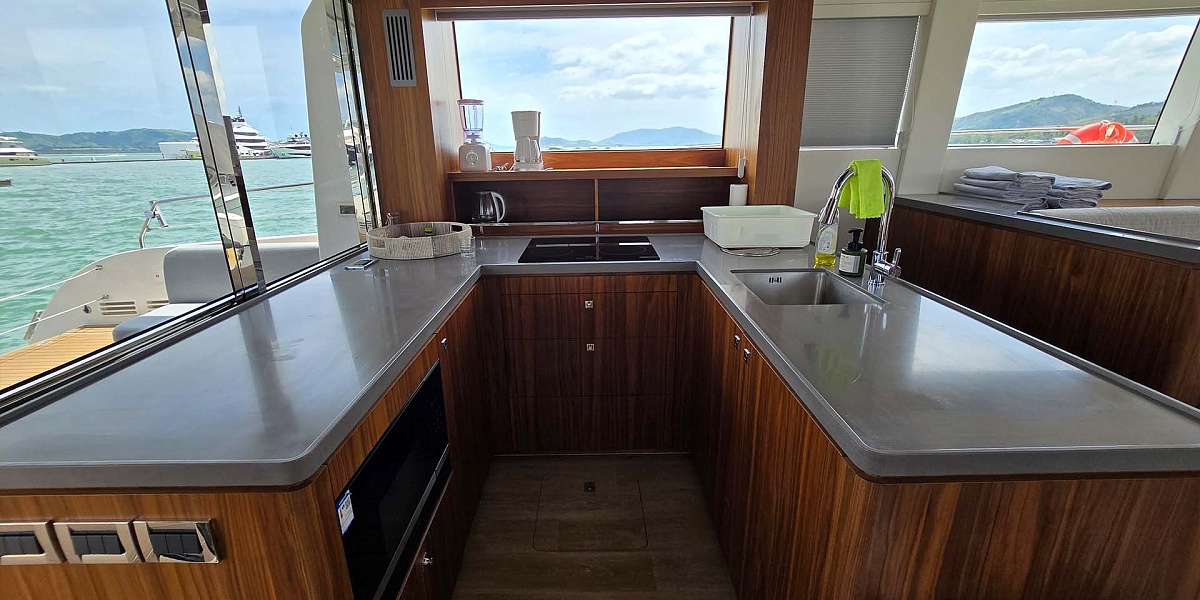 Продается новый моторный катамаран Akula 56